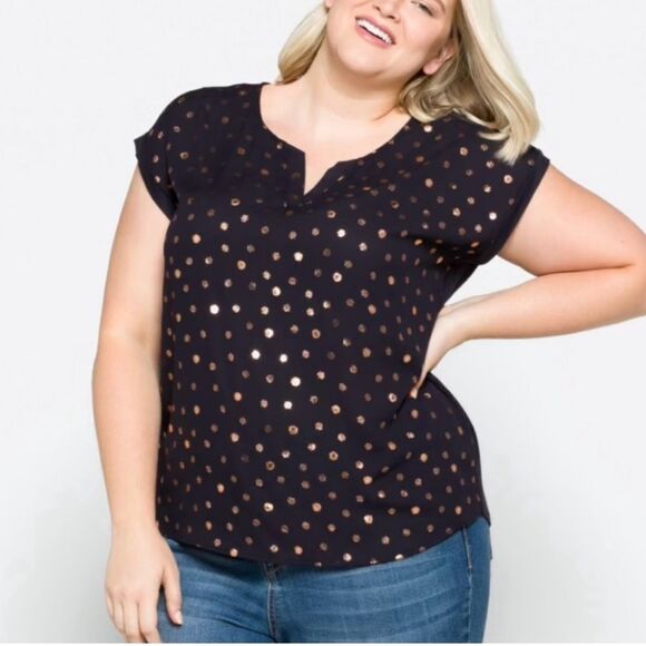 PAPERMOON
Reece Mixed Material Key Hole Top Navy 1X Stitch Fix - Picture 2 of 9